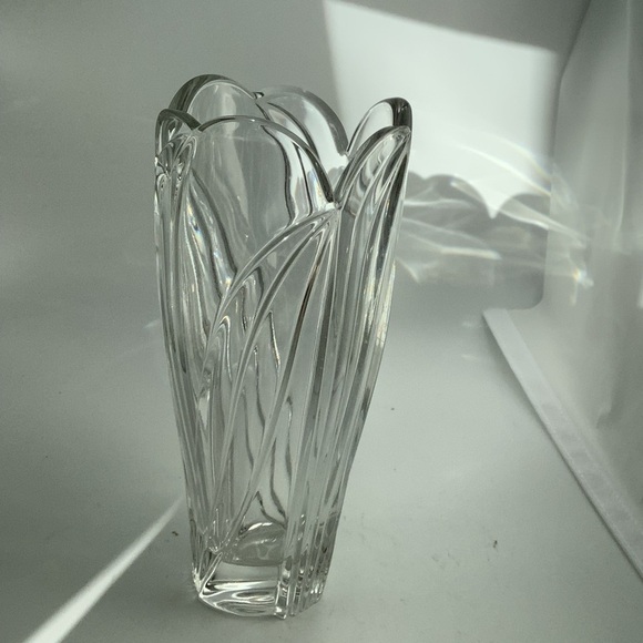Large 10” Fluted Crystal Vase - Picture 2 of 14
